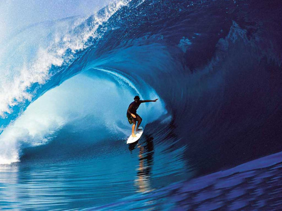 Beautiful Ocean Wave Surfing surfwave